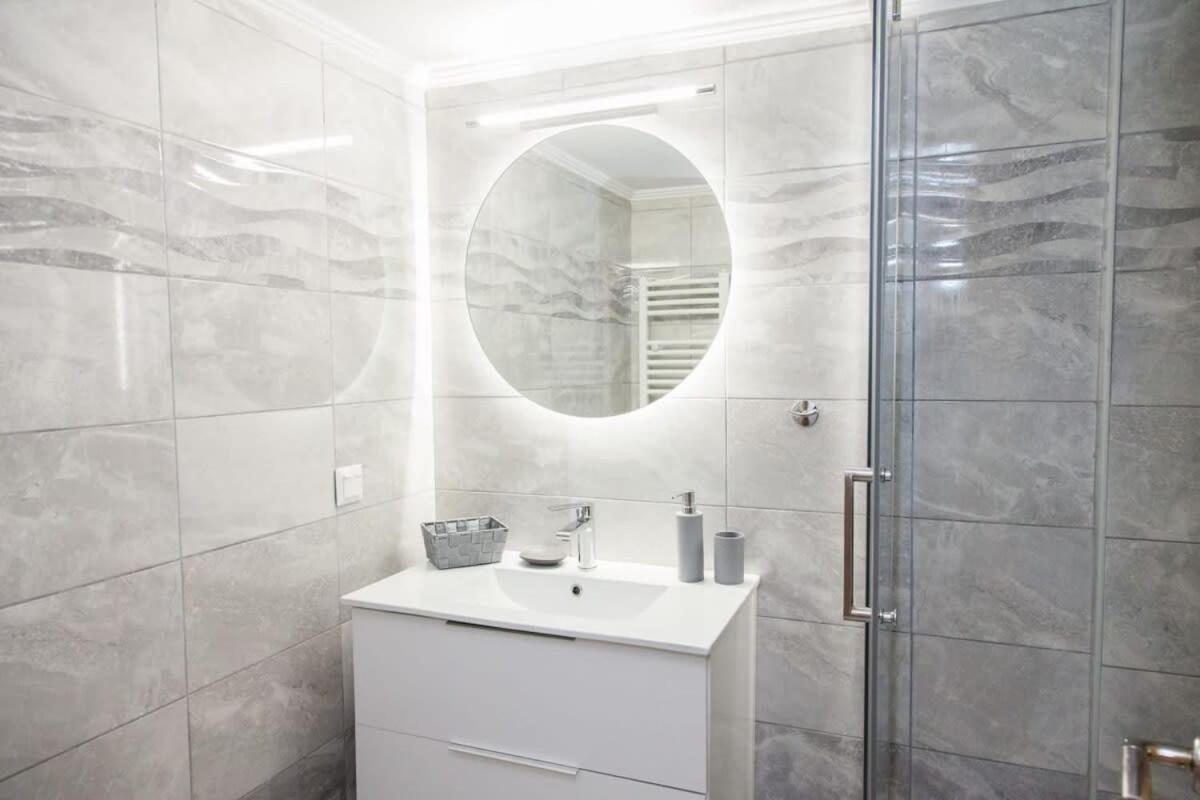 Beautiful New Apartment In Petralona Athens Exterior photo